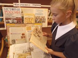 В библиотеке регулярно проводятся тематические выставки книг